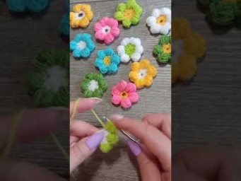 Цветочки из пышных столбиков крючком