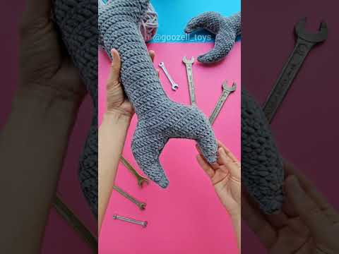 Вязаный гаечный ключ по схеме @goozell_toys. Мастер-класс с видеоуроками по вязанию игрушки крючком Вязаный гаечный ключ по схеме @goozell_toys. Мастер-класс с видеоуроками по вязанию игрушки крючком