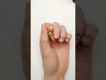How to make tiny glasses for amigurumi toys. #amigurumi #crochetdesign #crochettoy #miniature