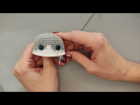 Crochet tutorial: How to change the color of yarn method 2. Cut yarn after each color change Crochet tutorial: How to change the color of yarn method 2. Cut yarn after each color change