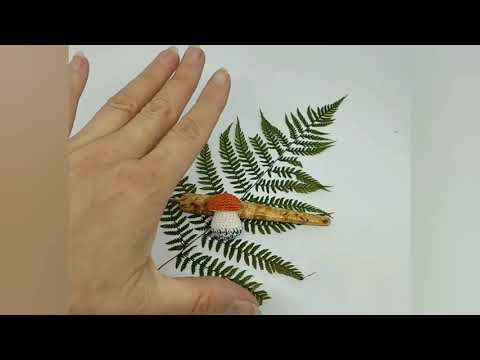 Вязаный миниатюрный грибок