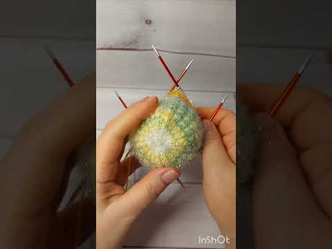НОВОГОДНИЙ ШАРИК спицами. Ссылка на мастер класс в описании и в закрепленном комментарии 