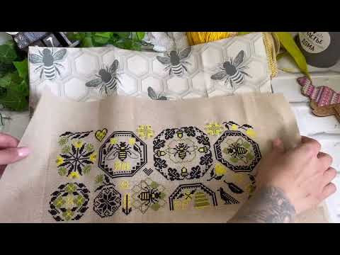 Серия 5. Семплер Lila's Studio "Bee Sampler" ГОТОВ И ОФОРМЛЕН, Пасхальный зайчик от Щепки.