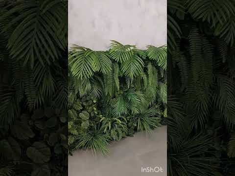 Стена из искусственных растений в Екатеринбурге