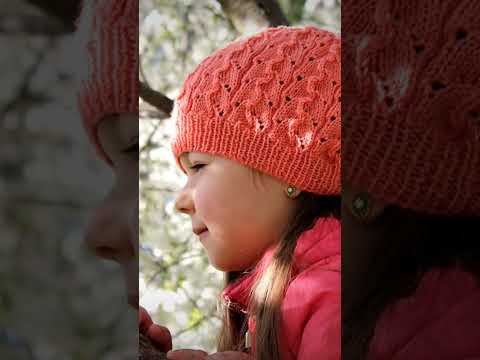 Knitted hat for autumn / spring. #knittipgpattern #knitting Knitted hat for autumn / spring. #knittipgpattern #knitting