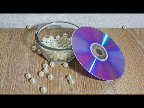 Нашли старый DVD диск, немного бусин и сделали яркое украшение. Своими руками и очень просто! Нашли старый DVD диск, немного бусин и сделали яркое украшение. Своими руками и очень просто!