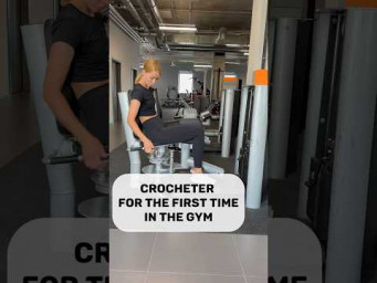 Crocheter in the gym