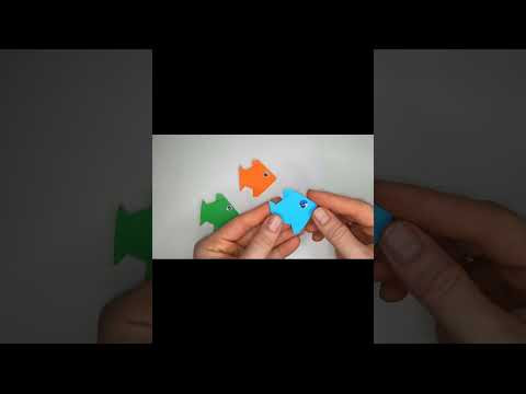 Как сделать рыбку из бумаги. Простая поделка оригами для детей #shorts
